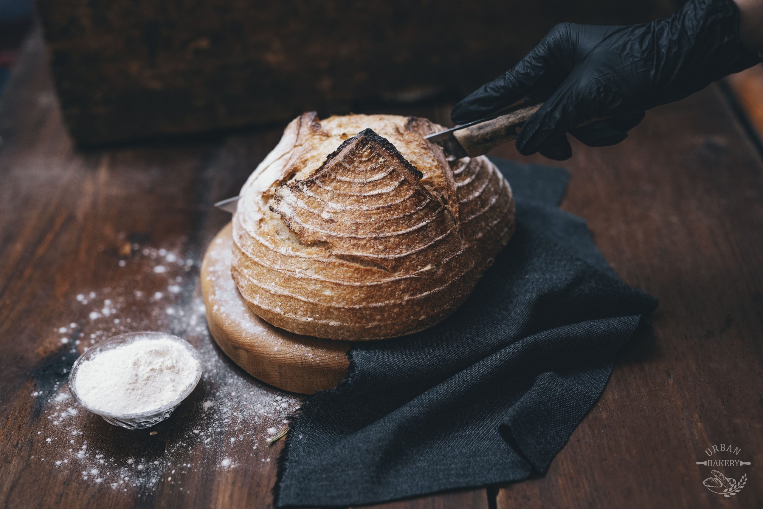 Свеж артисан леб од Urban Bakery